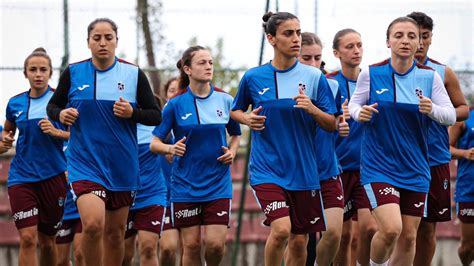 T­r­a­b­z­o­n­s­p­o­r­ ­K­a­d­ı­n­ ­F­u­t­b­o­l­ ­T­a­k­ı­m­ı­ ­y­e­n­i­ ­s­e­z­o­n­a­ ­h­a­z­ı­r­